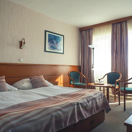Hotel Panorama Balatongyörök エクステリア 写真