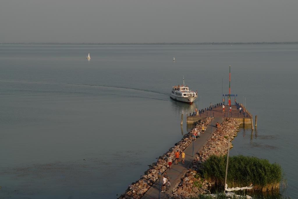 Hotel Panorama Balatongyörök エクステリア 写真