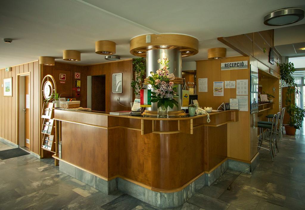 Hotel Panorama Balatongyörök エクステリア 写真