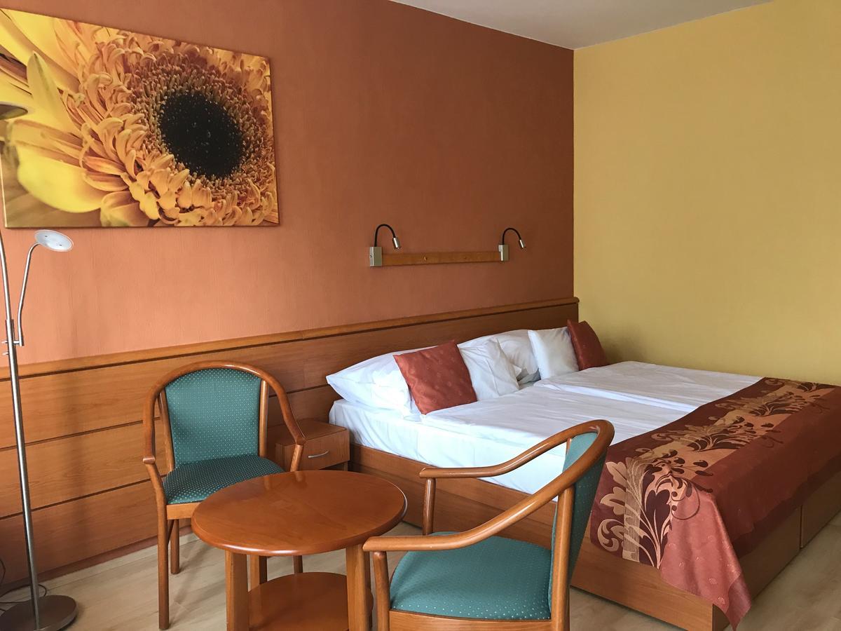 Hotel Panorama Balatongyörök エクステリア 写真