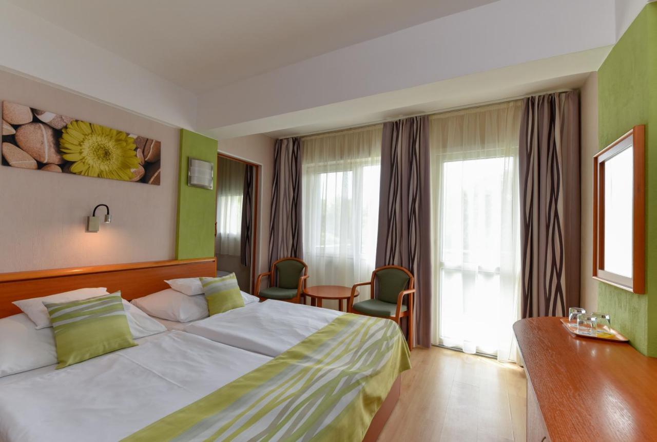 Hotel Panorama Balatongyörök エクステリア 写真