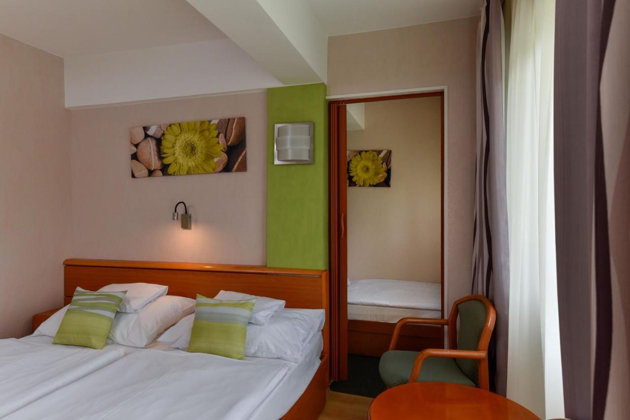 Hotel Panorama Balatongyörök エクステリア 写真