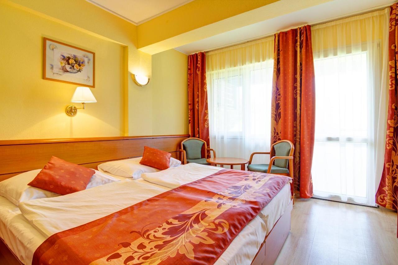 Hotel Panorama Balatongyörök エクステリア 写真