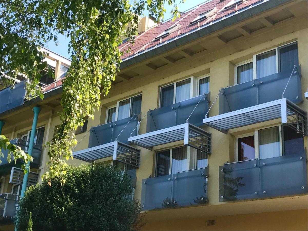 Hotel Panorama Balatongyörök エクステリア 写真