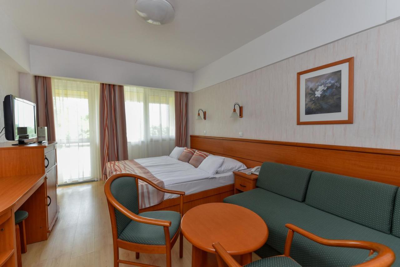 Hotel Panorama Balatongyörök エクステリア 写真