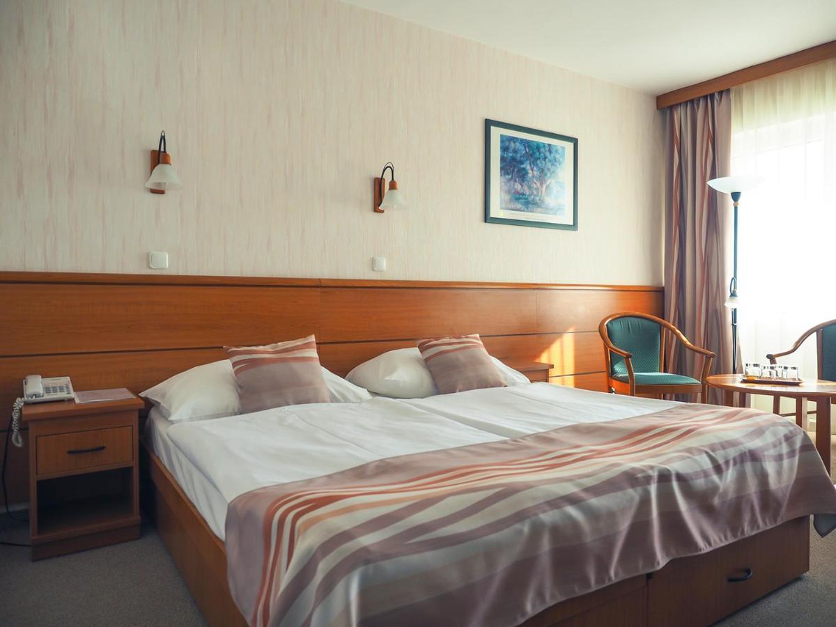 Hotel Panorama Balatongyörök エクステリア 写真